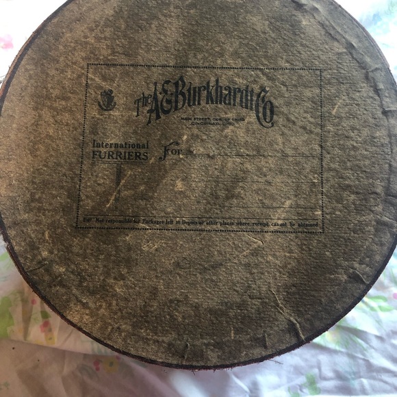 Vintage Dobb’s fifth Avenue hat & AE Burkhat fox fur muff in original boxes. - Picture 7 of 14